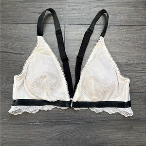 Victoria's Secret White Lace Bralette Wireless Front Close Black Trim Size M